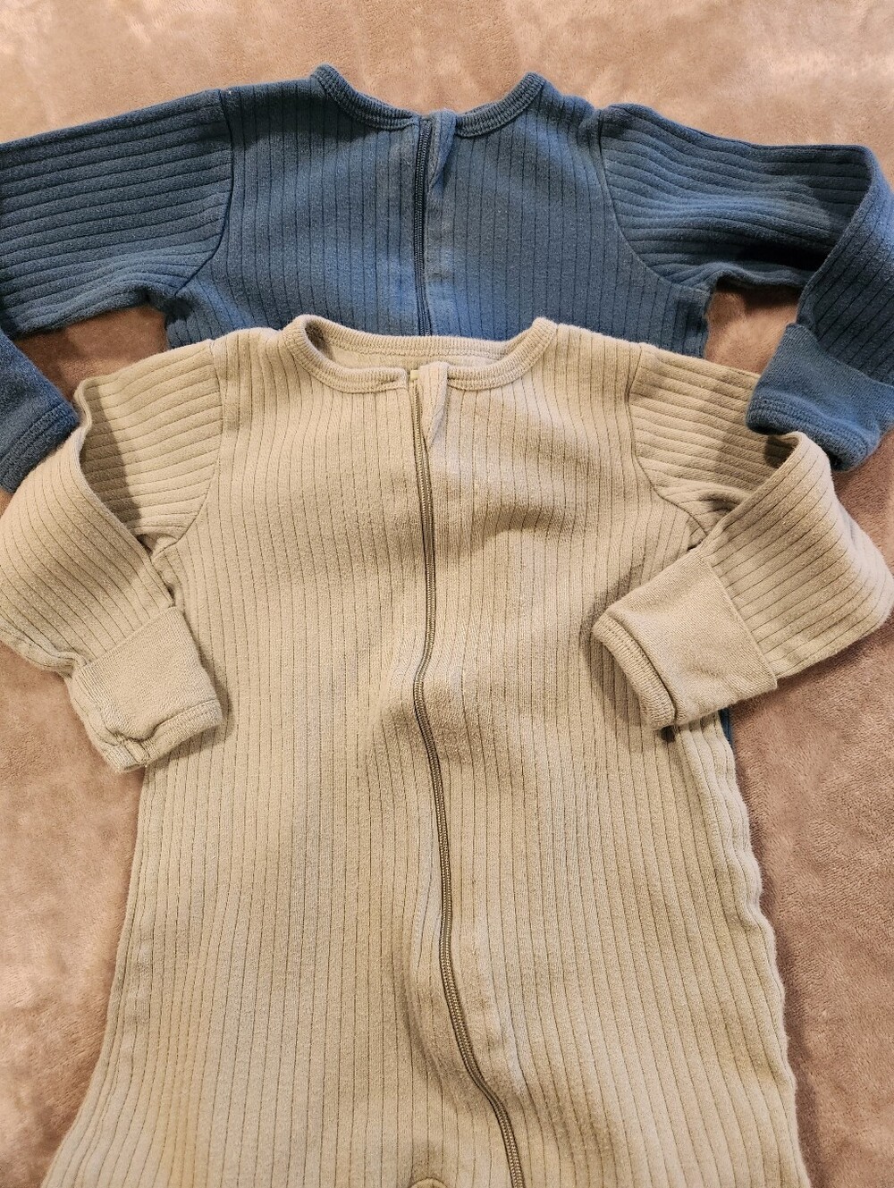 Kids Ribbed Long Sleeve One-Piece Zip Romper in Blue and Beige, Size 6-9M